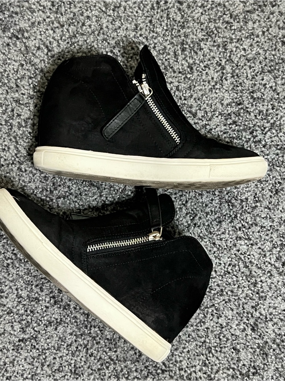 Madden Girl Prevale Hidden Wedge Suede Sneaker Size 7 Black